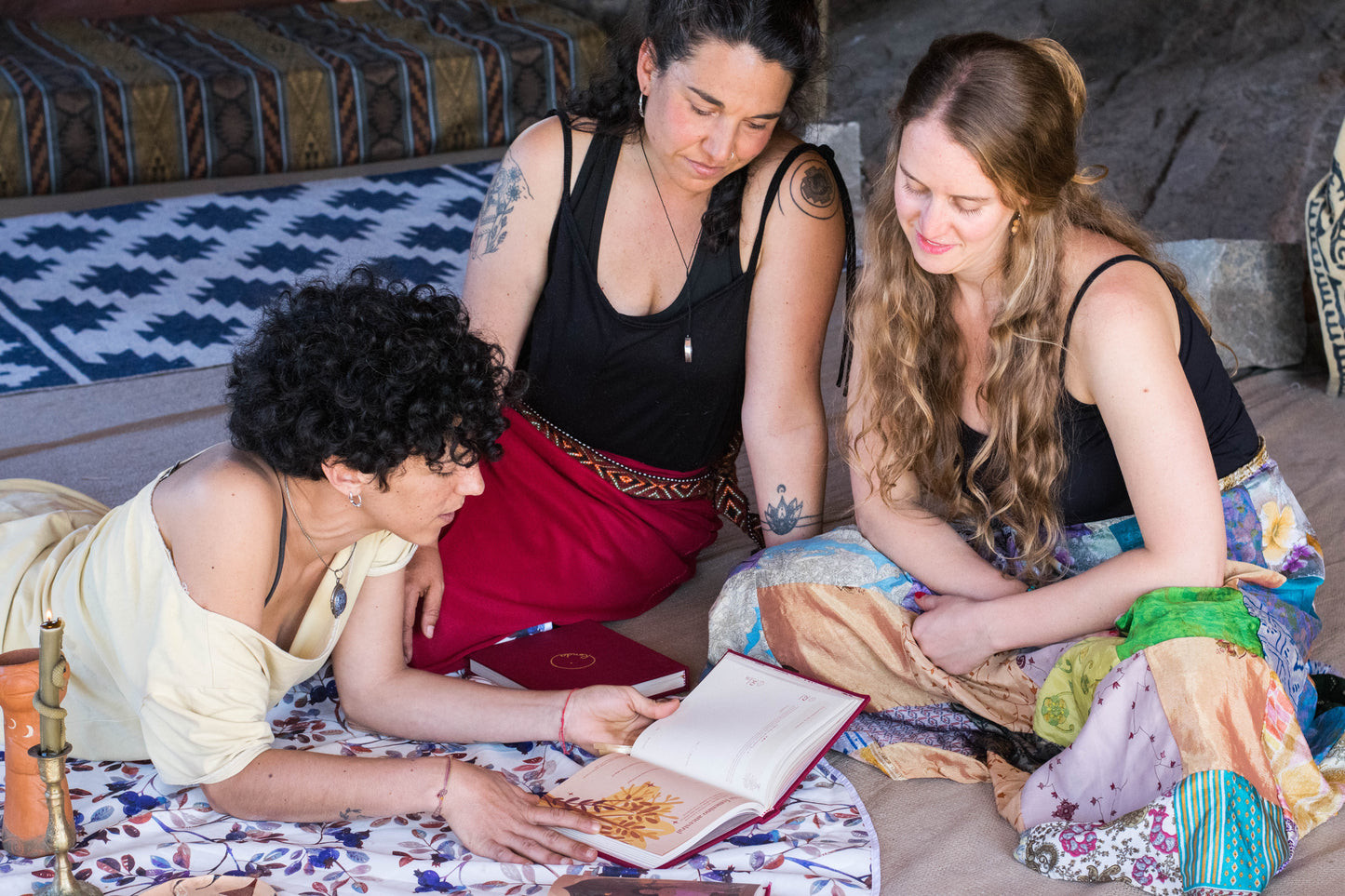 Juntas y entramadas.